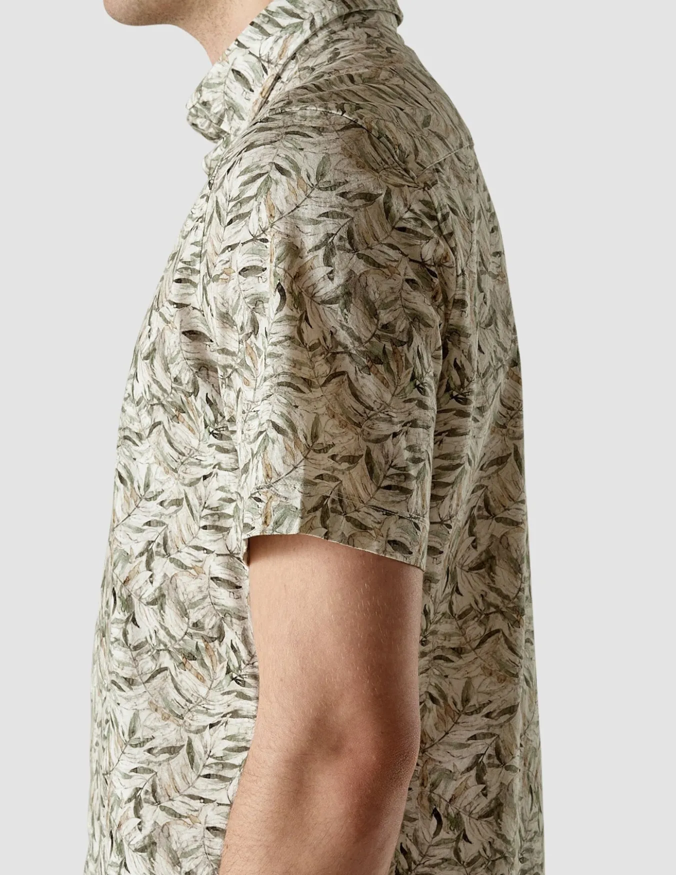 Classic Short-Sleeved Patterned Shirt Dried Leaves