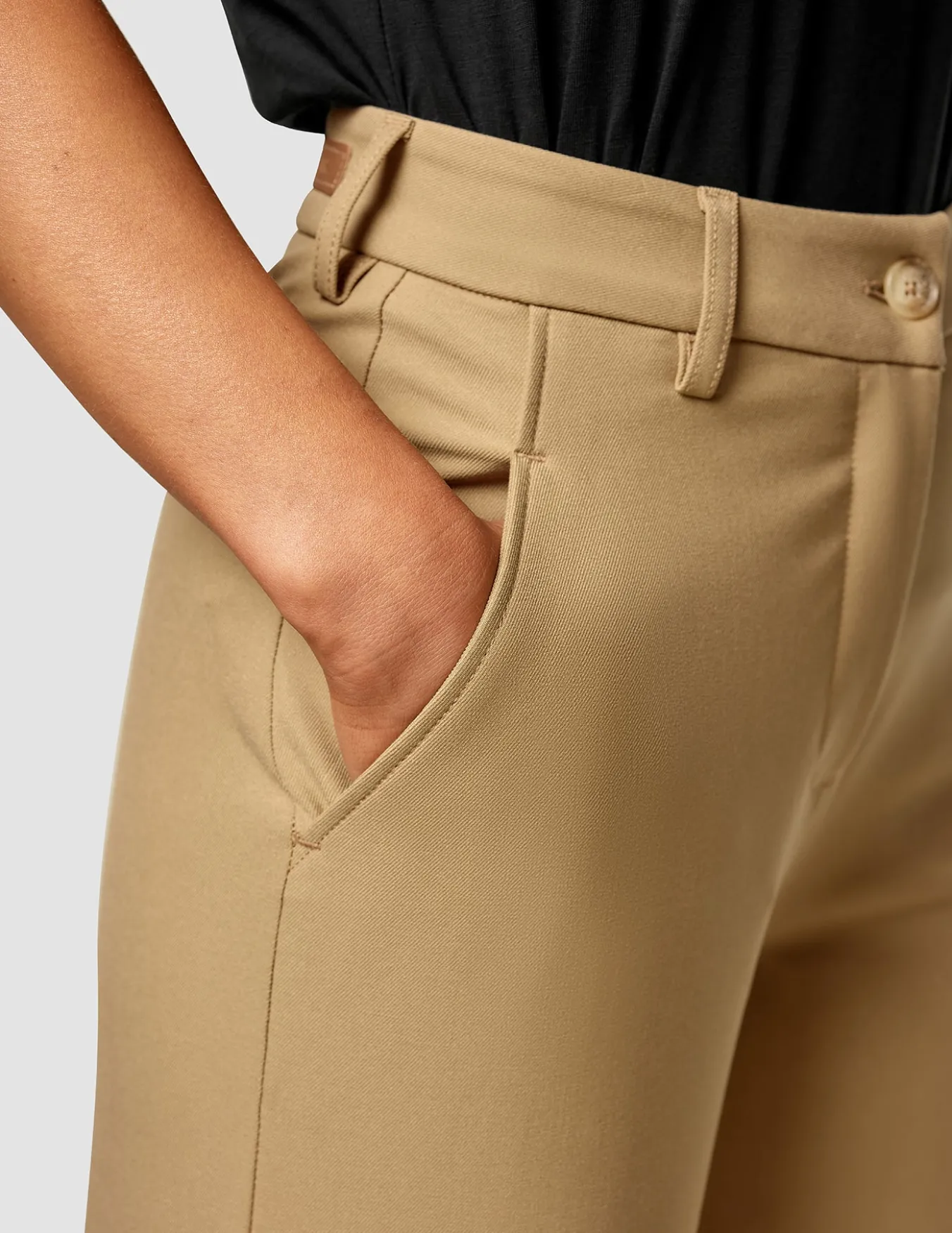 Essential Pants Straight Caramel