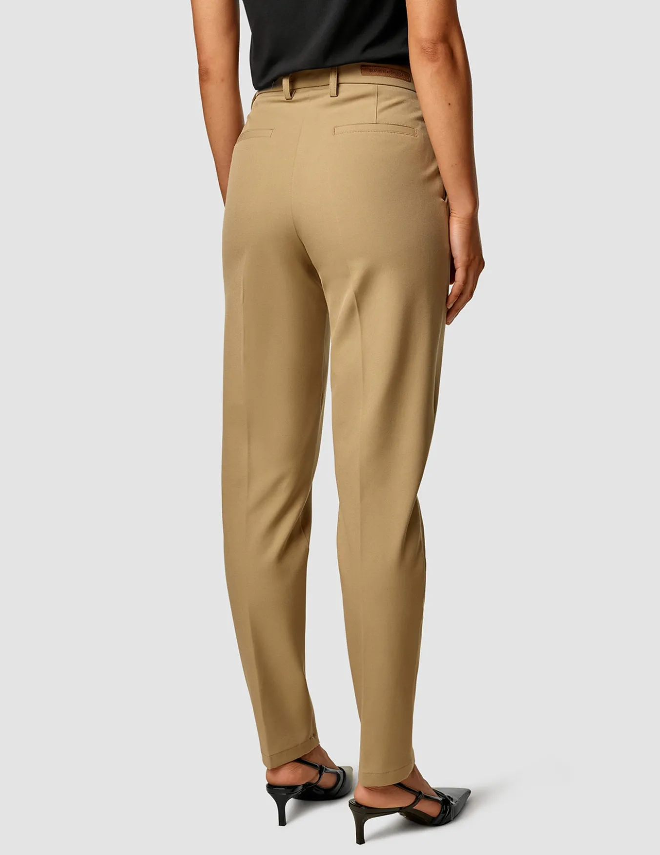 Essential Pants Tapered Caramel