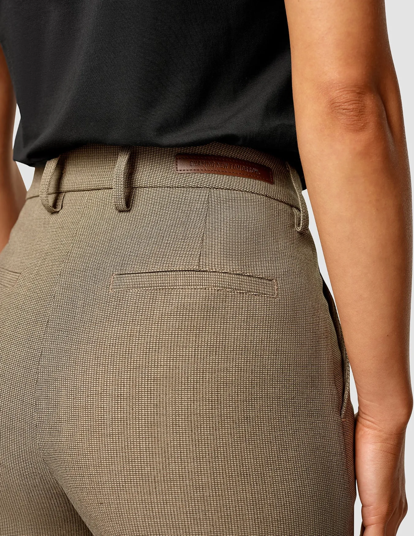 Essential Pants Tapered Latte