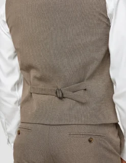 Essential Vest Almond