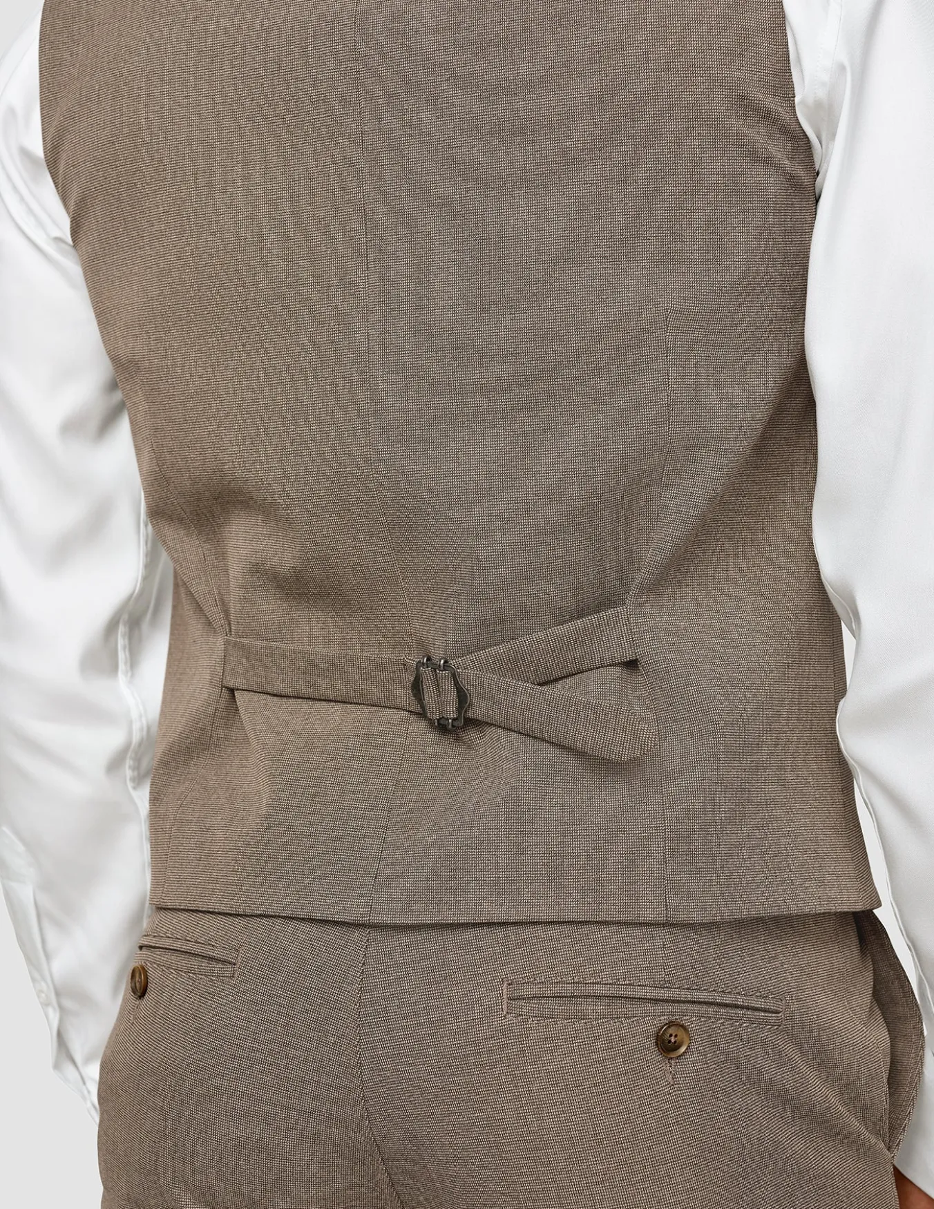 Essential Vest Almond