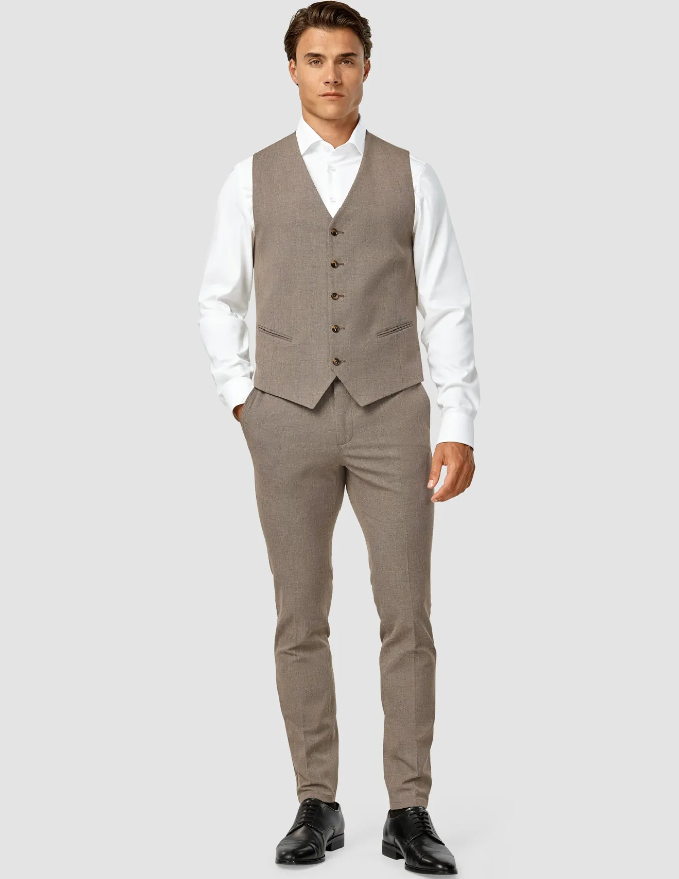 Essential Vest Almond