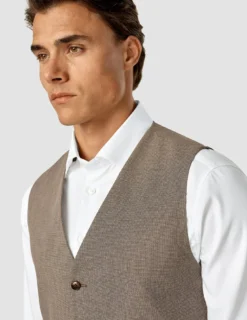 Essential Vest Almond