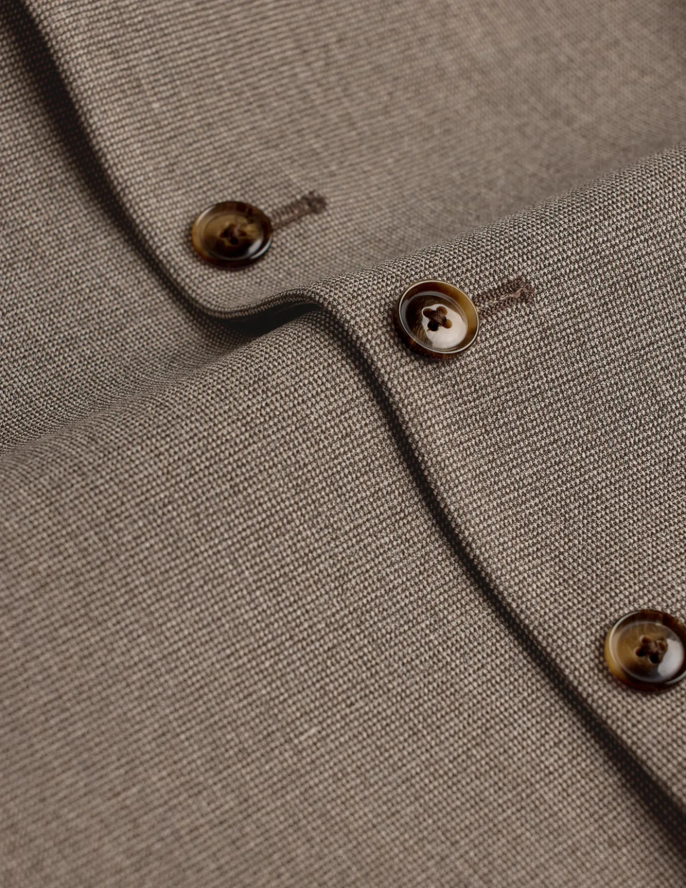Essential Vest Almond