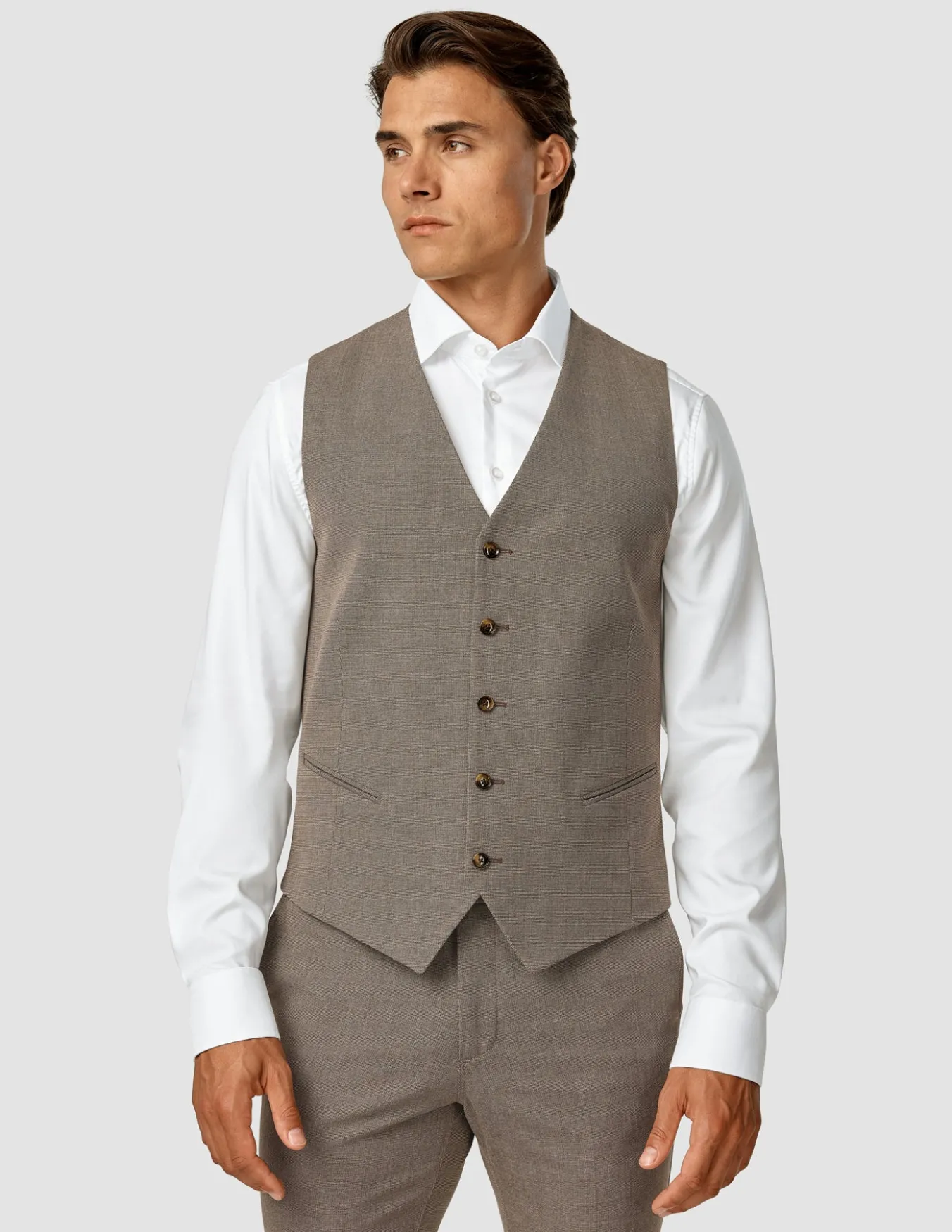 Essential Vest Almond