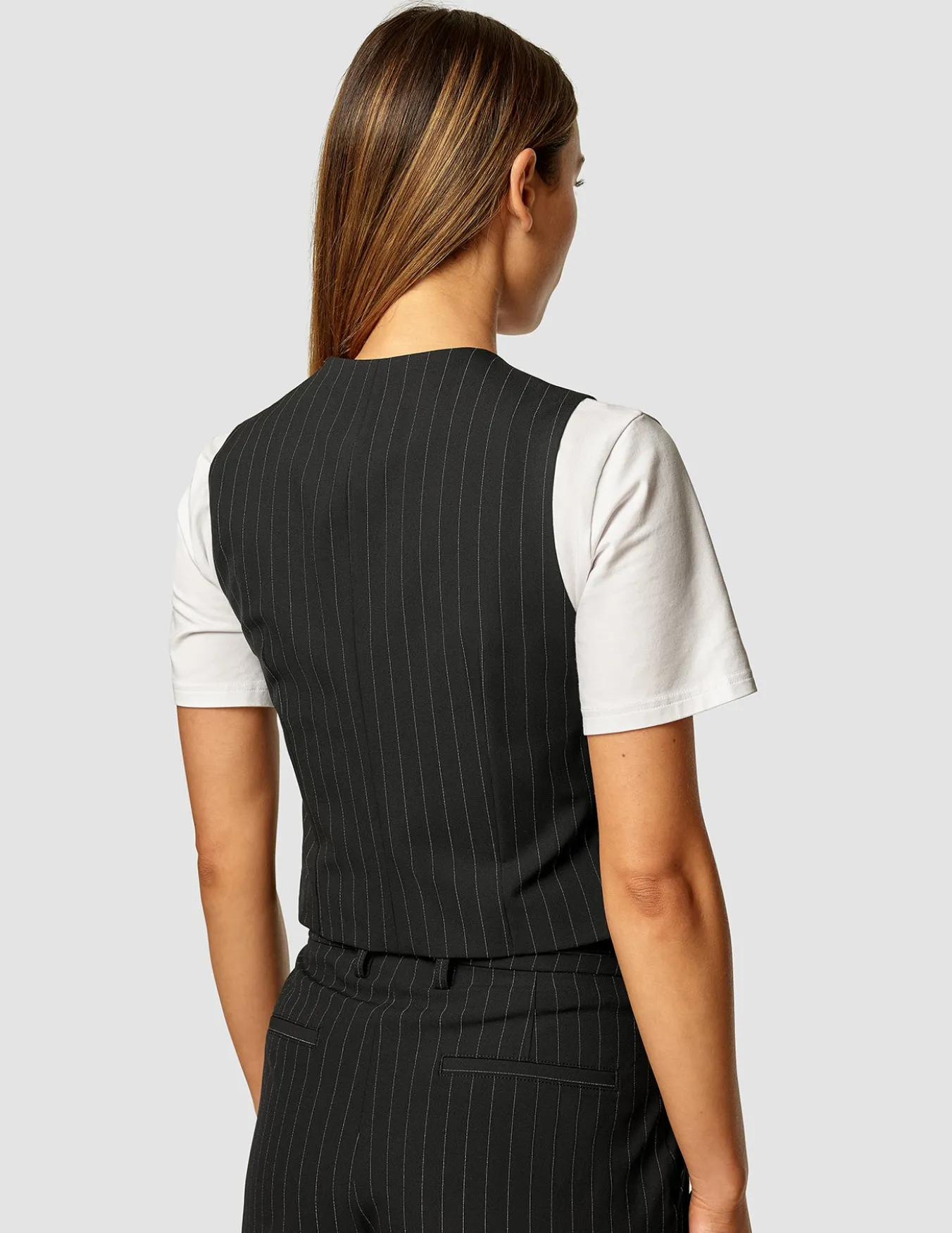 Essential Vest Short Black Silver Pinstripe