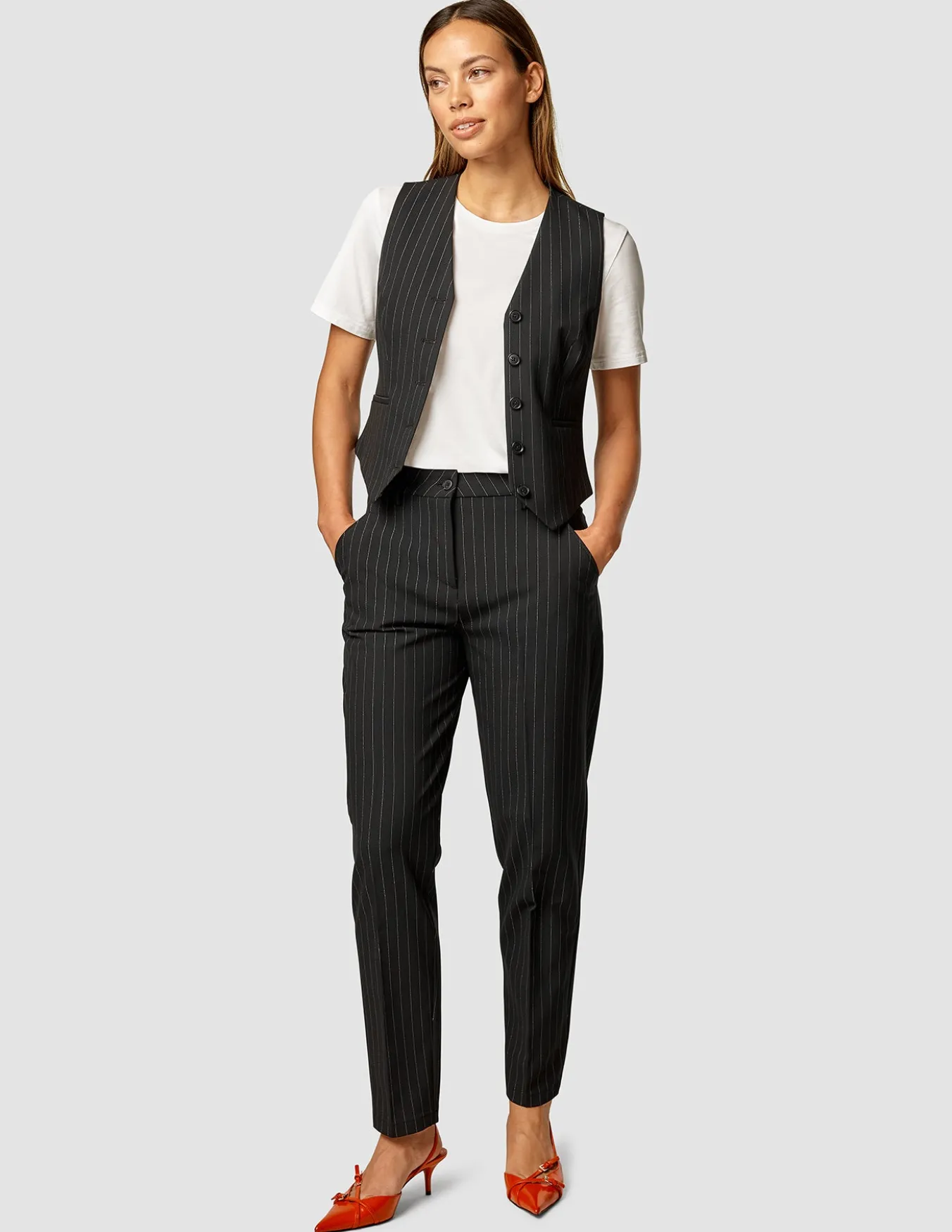 Essential Vest Short Black Silver Pinstripe