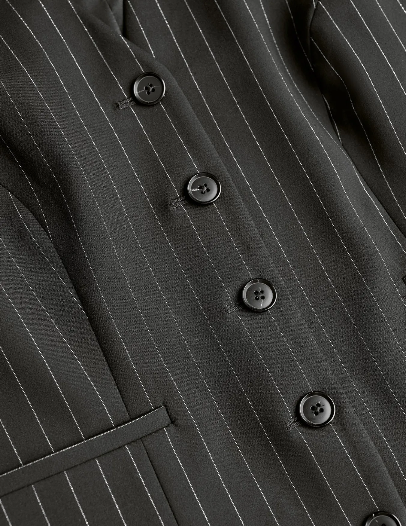 Essential Vest Short Black Silver Pinstripe