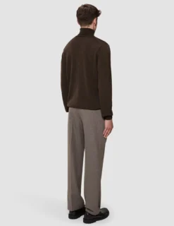 Seamless Premium Merino Knit Turtleneck Saddle Brown