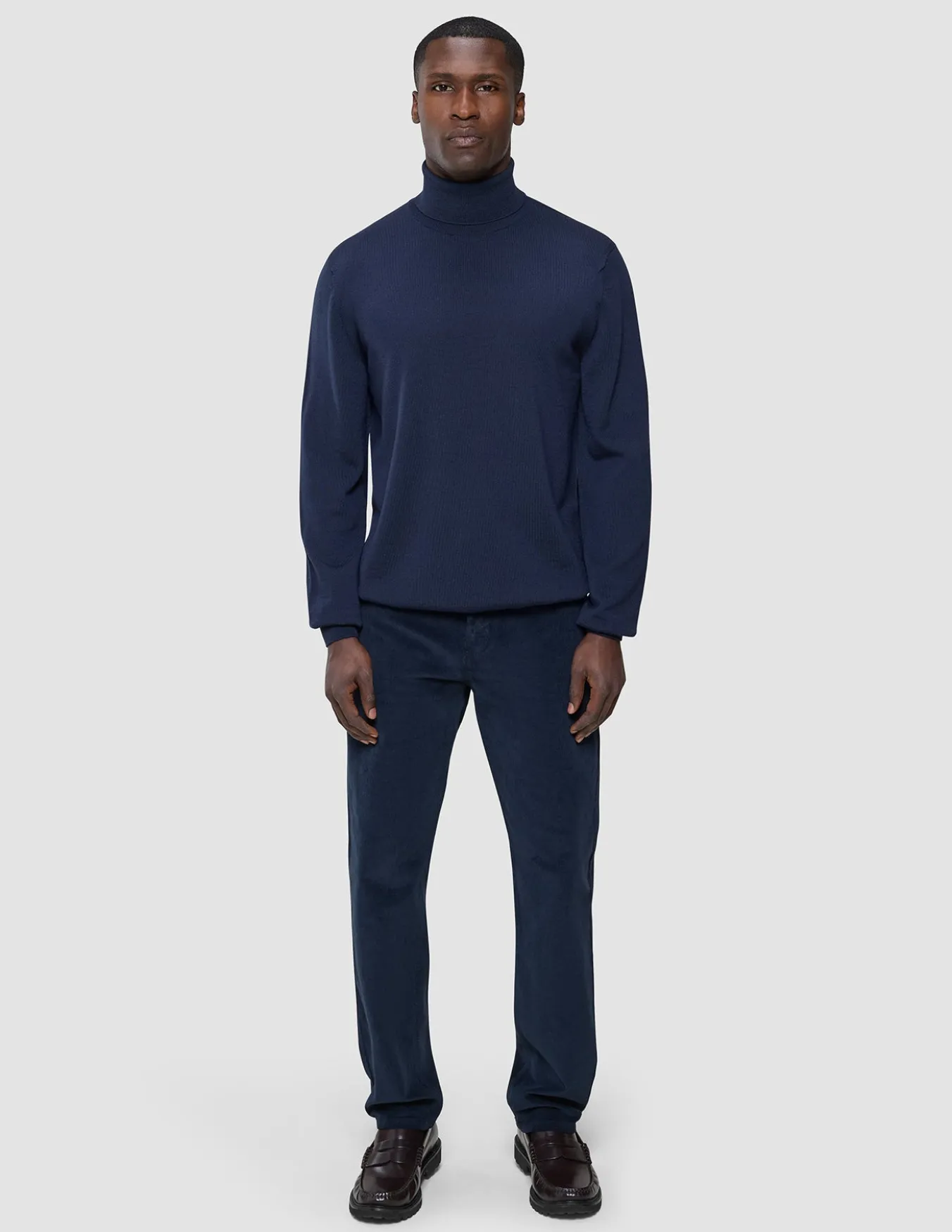 Seamless Premium Merino Knit Turtleneck Dark Navy