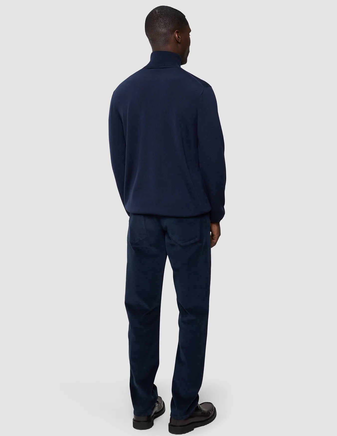 Seamless Premium Merino Knit Turtleneck Dark Navy