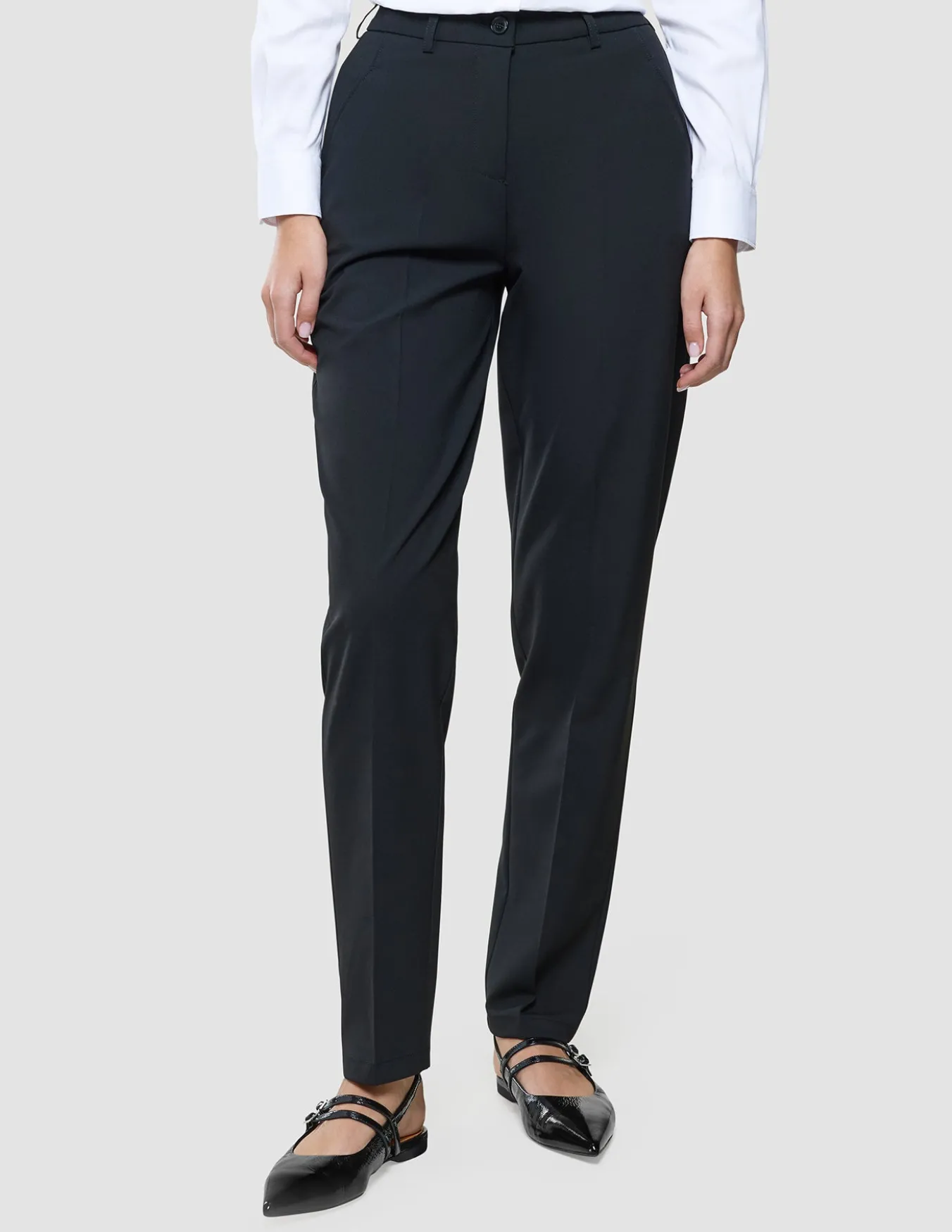 Women Ease Pants Tapered Black