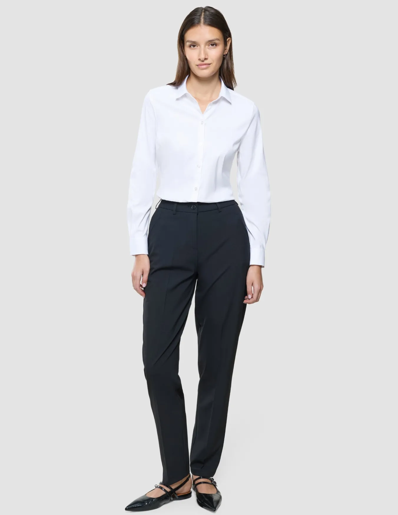 Women Ease Pants Tapered Black