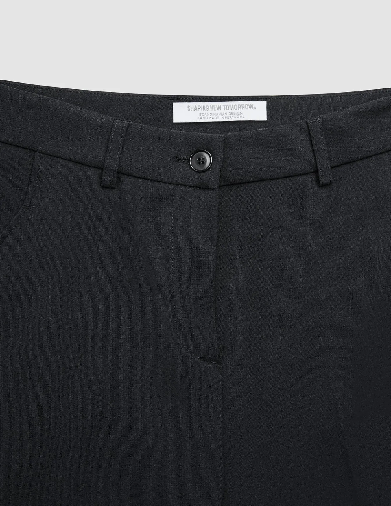 Women Ease Pants Tapered Black