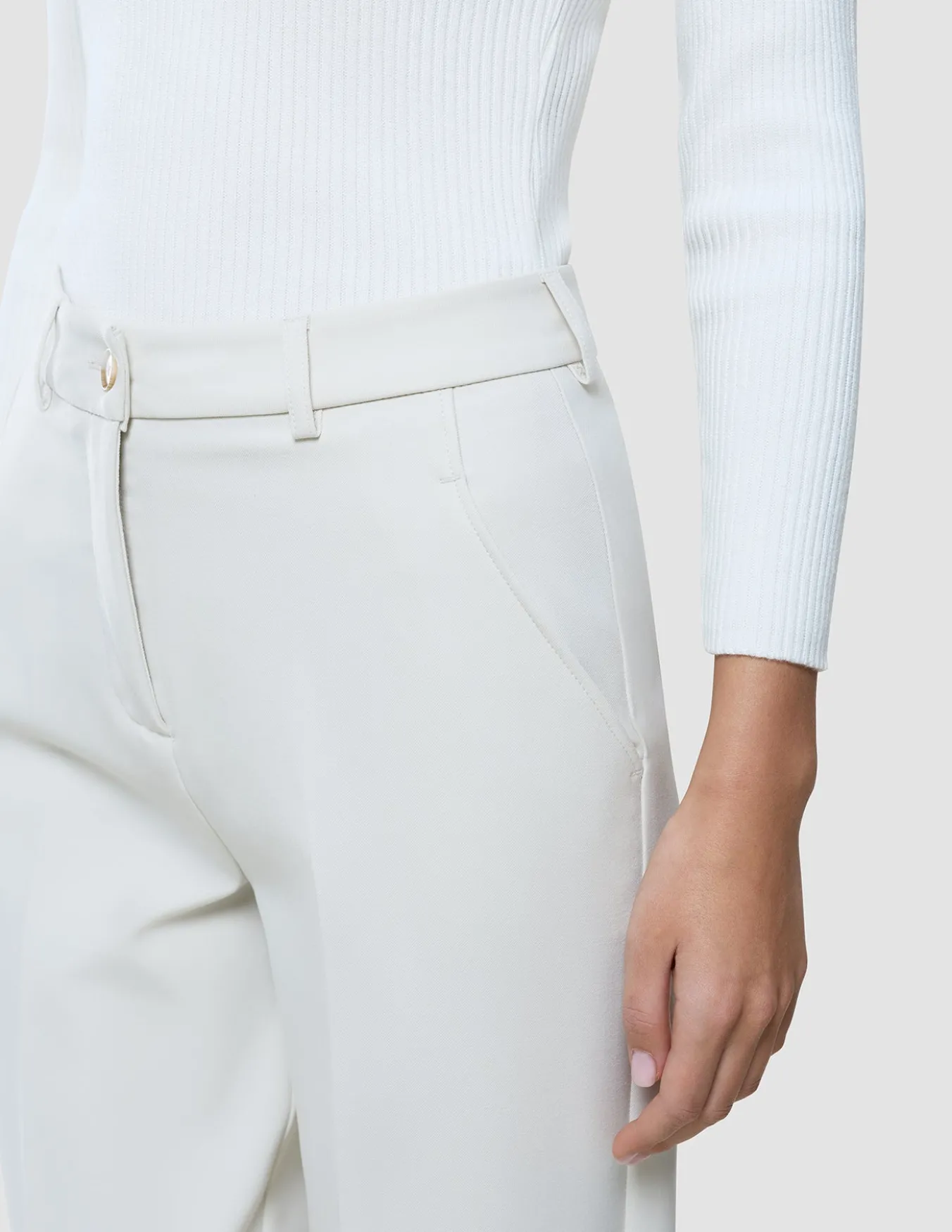Women Essential Pants Tapered Off White